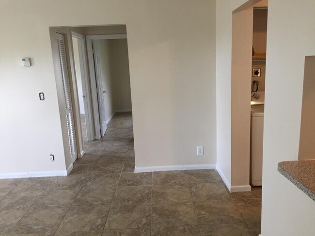 Building Photo - 4931 Wedgewood Way