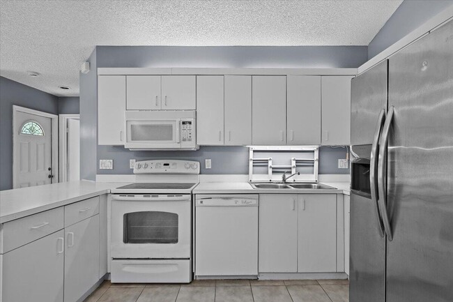 Building Photo - 12556 Woodmill Dr