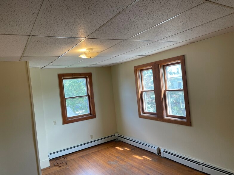 Building Photo - 33 Franklin St