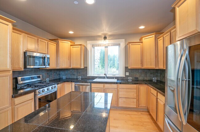 Building Photo - 1749 Skyline Ridge Ln SW