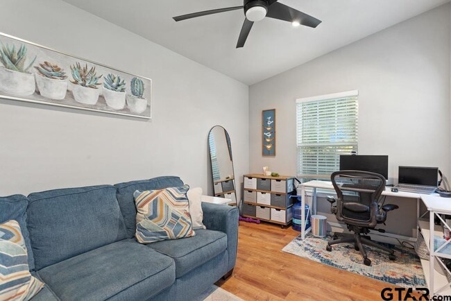 Building Photo - 308 Willow Rd