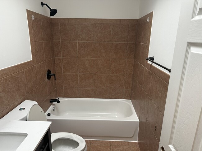 Building Photo - 50 E Washington Ln