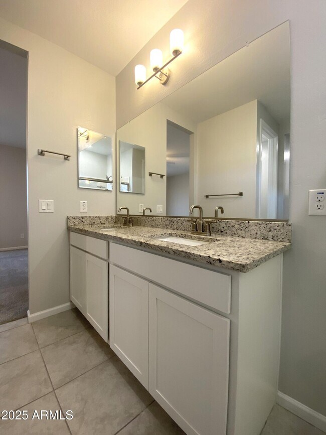 Building Photo - 24620 W Mohave St