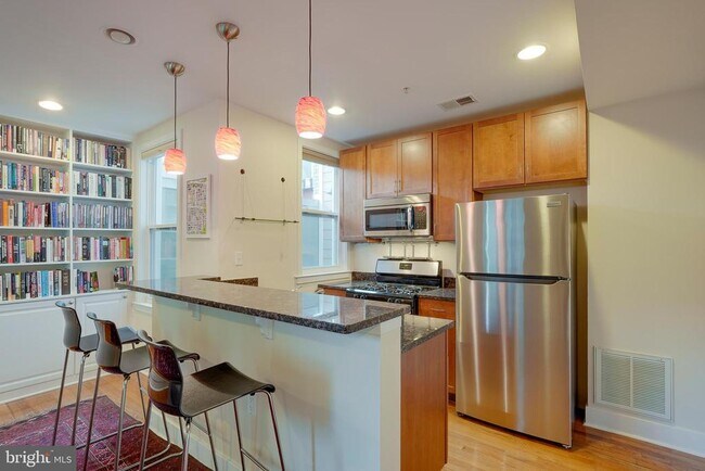 Building Photo - 1352 Longfellow St NW