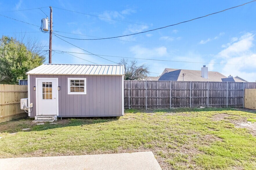 Building Photo - 308 Southlake Dr