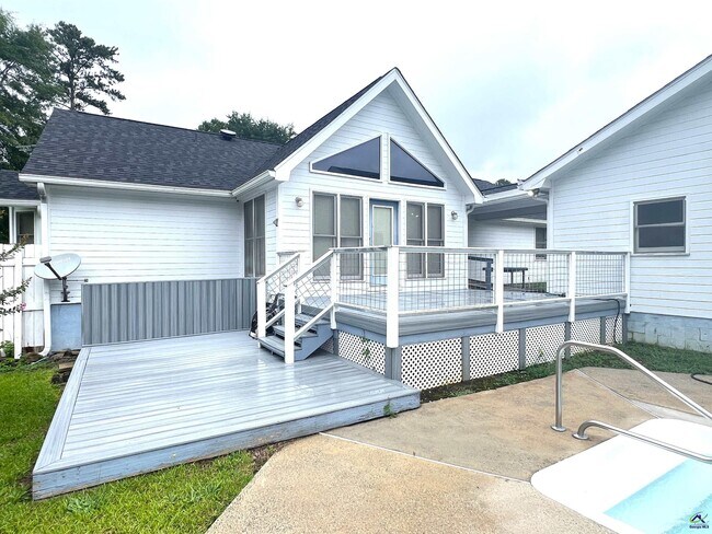 Building Photo - 178 Woodard Rd