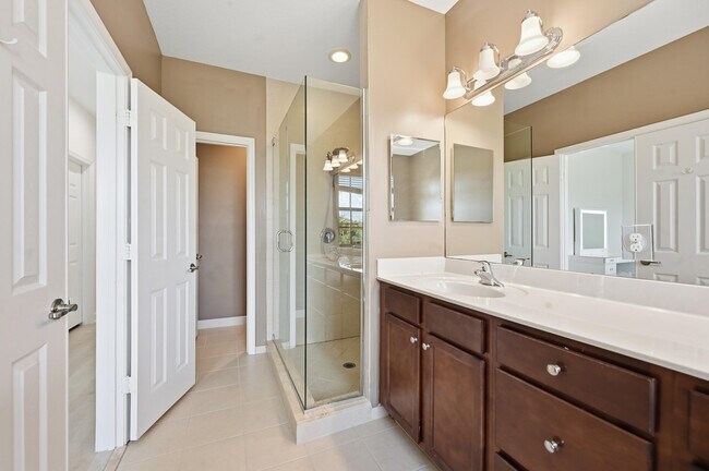 Building Photo - 10415 Wellington Parc Dr