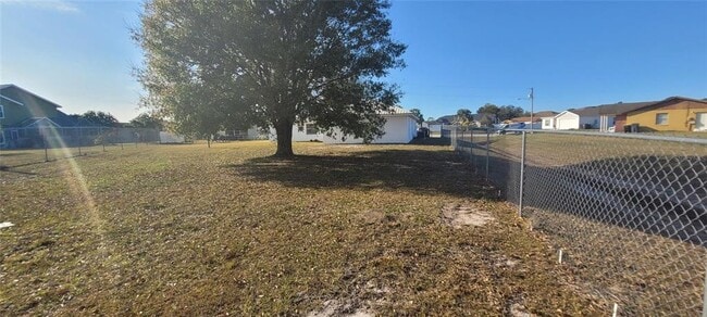 Building Photo - 324 Clearwater Ln