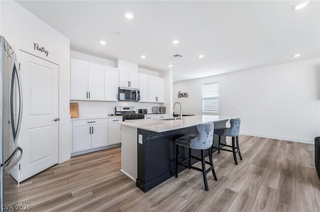 Building Photo - 670 Tranquil Bay Ct