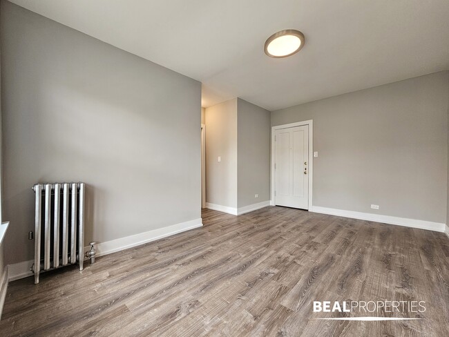 Building Photo - 4641 N Paulina St