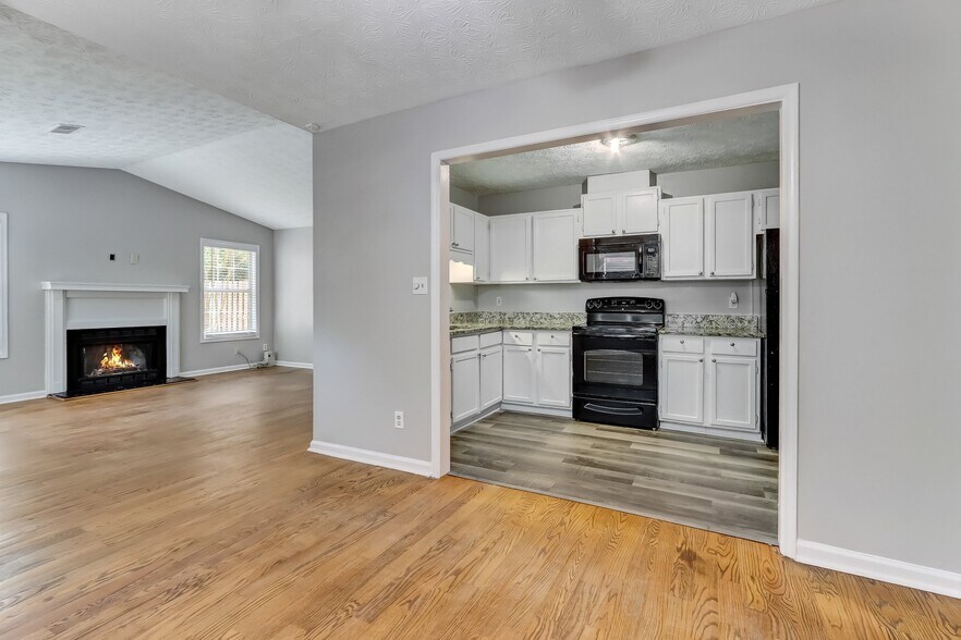 Building Photo - 323 Farm Pl Ct NE