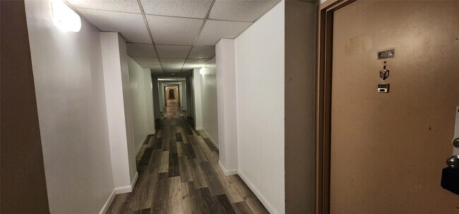 Building Photo - 4168 Inverrary Dr