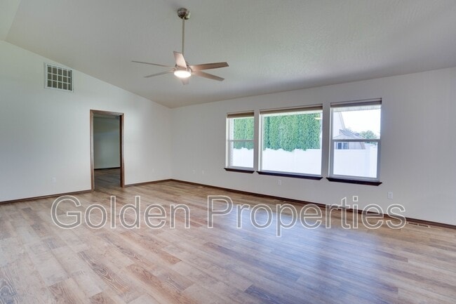 Building Photo - 2545 W Blueberry Cir