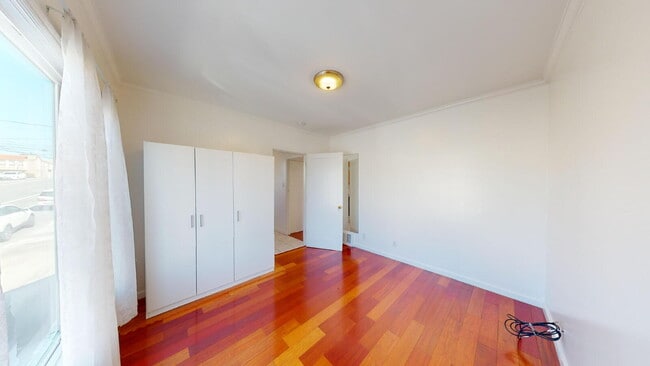 Building Photo - Charming Outer Sunset Single Family Home w...