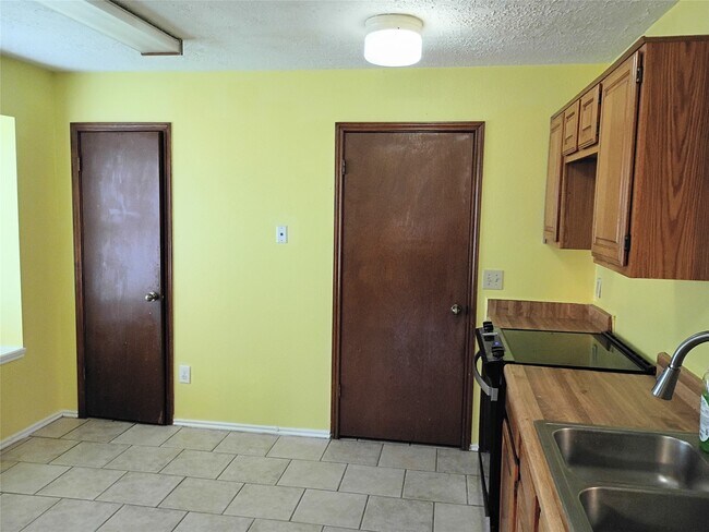 Building Photo - 21406 Golden Dove Dr
