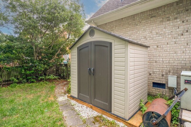 Building Photo - 821 Loch Island Dr