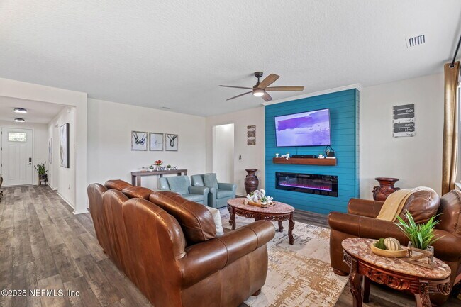 Building Photo - 12897 Logans Walk Ln