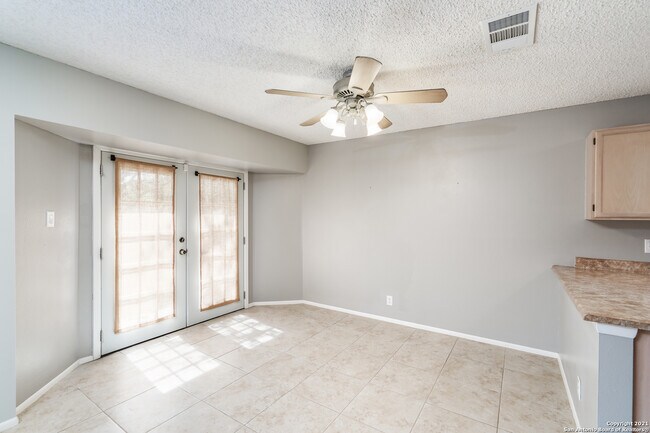 Building Photo - 9614 Fern Crest