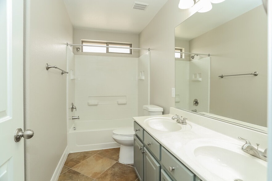 Building Photo - 5809 Magic Oak St