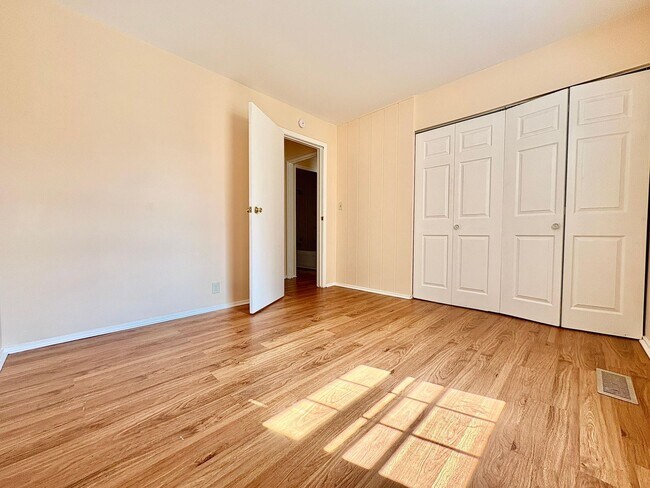 Building Photo - 1325 Browne Ln
