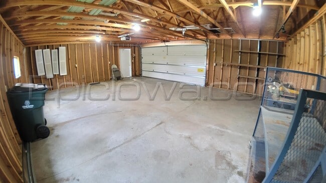 Building Photo - 2082 High Dr SE