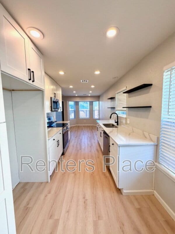 Building Photo - 1804 S Gardenia Ave