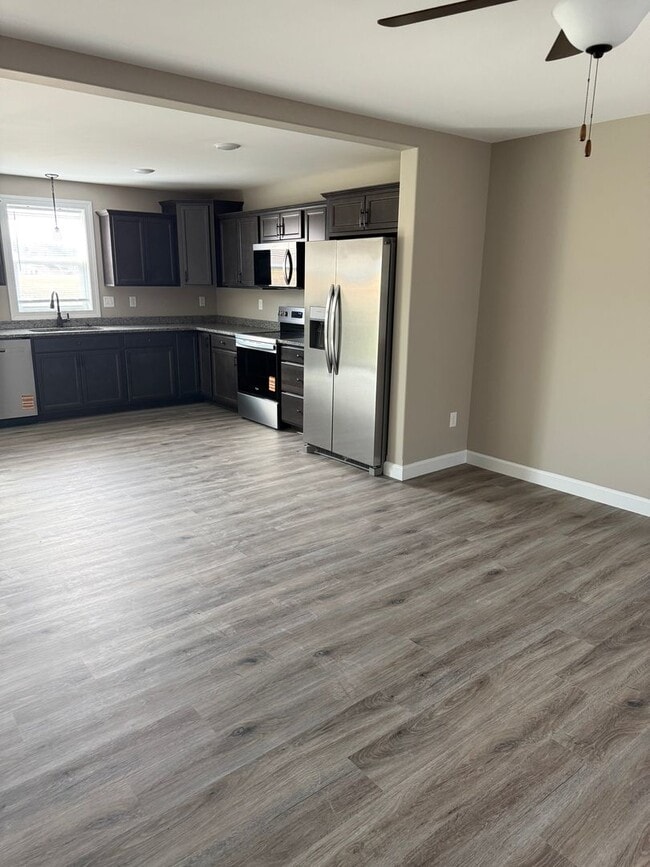 Building Photo - 243 Woodridge Dr