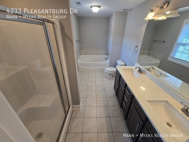Building Photo - 4233 Pleasantburg Dr