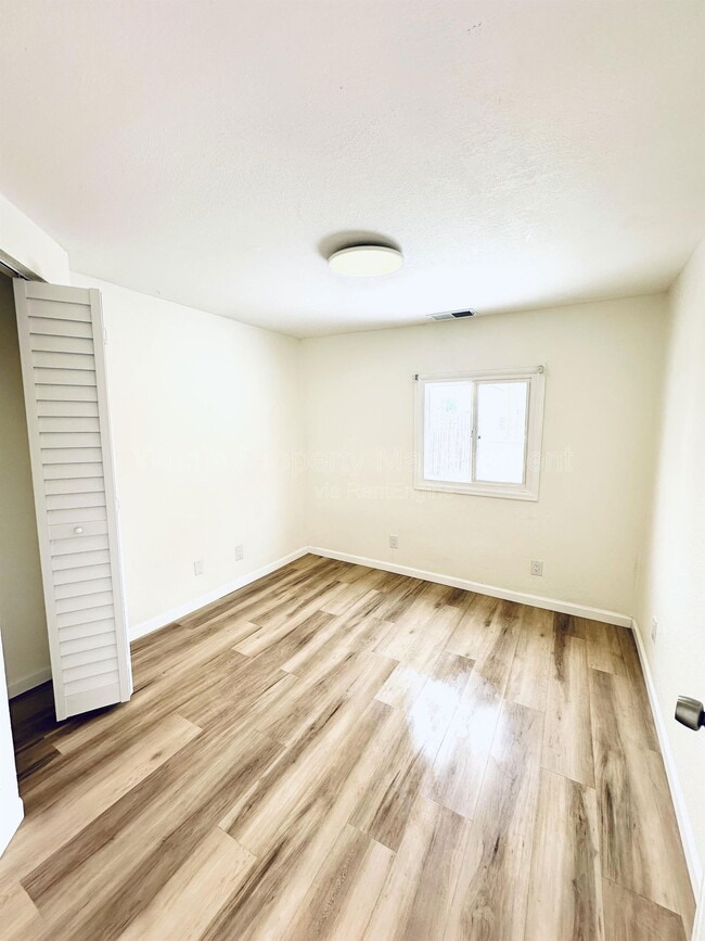 Building Photo - 6095 Pierce St