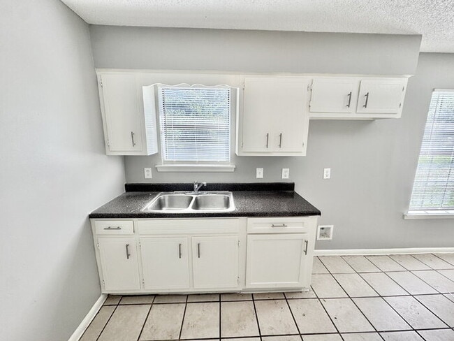 Building Photo - 5168 Corkwood Dr