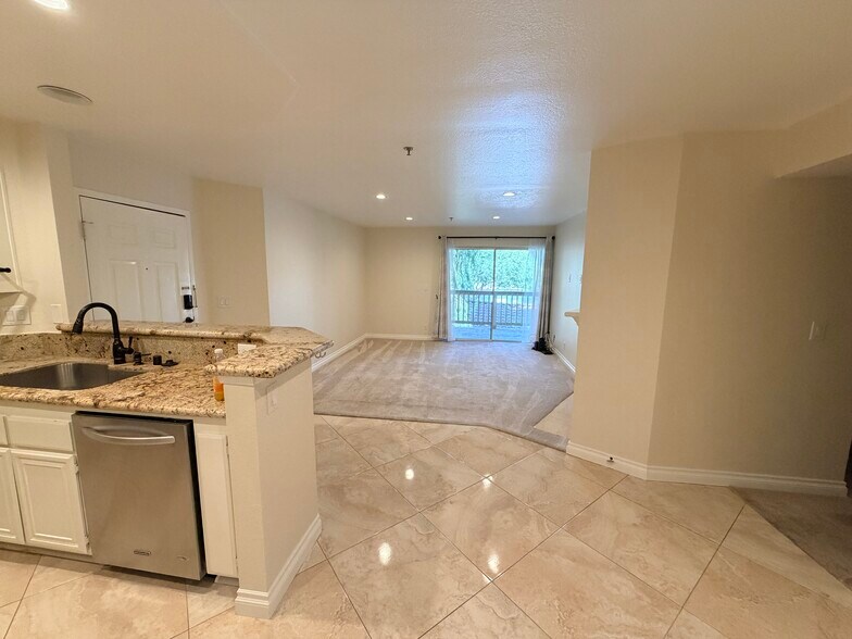 Building Photo - 653 Oak Run Trl