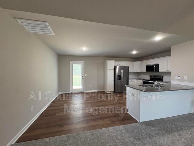 Building Photo - 107 Faucette Dr