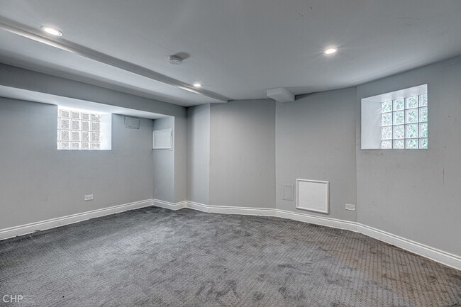 Building Photo - 1313 E Hyde Park Blvd