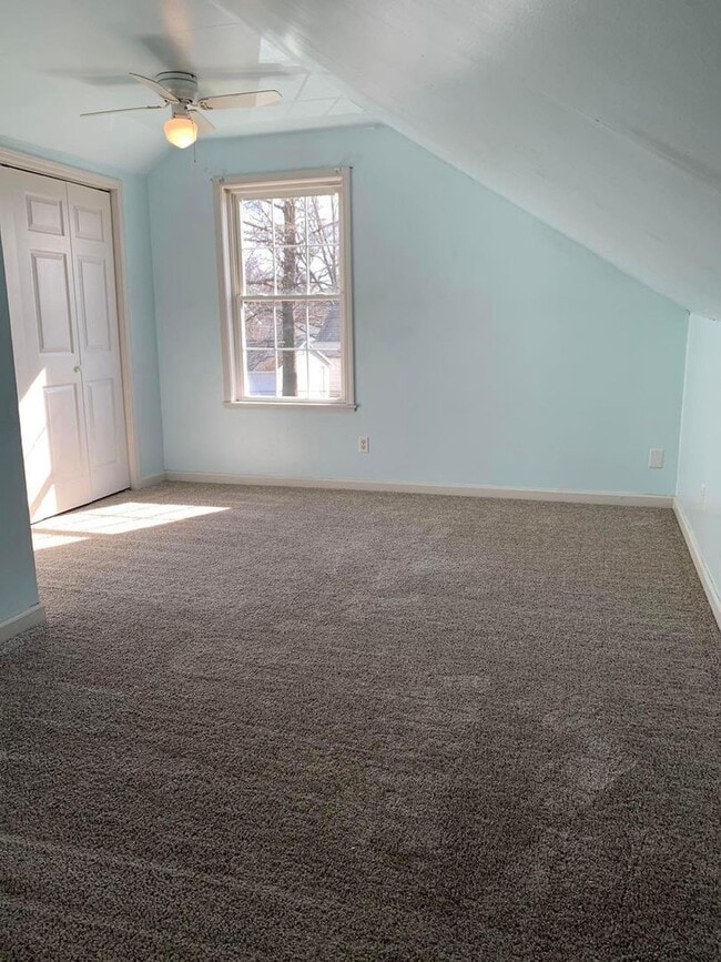 Building Photo - 1320 S Grand Ave