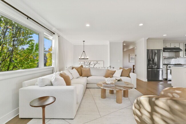 Building Photo - 6 Meadowbank Rd