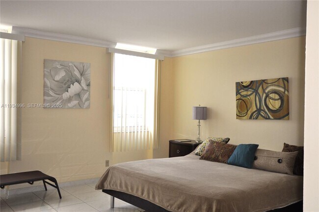 Building Photo - 1865 S Ocean Dr