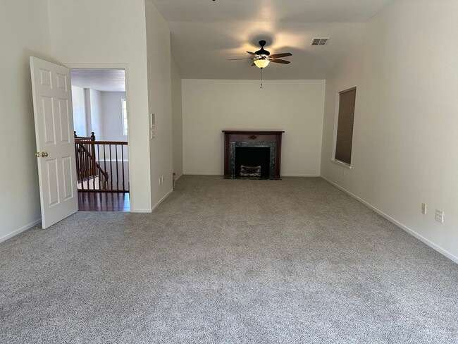 Building Photo - Spacious 4 bedroom home in Sparks Nevada!