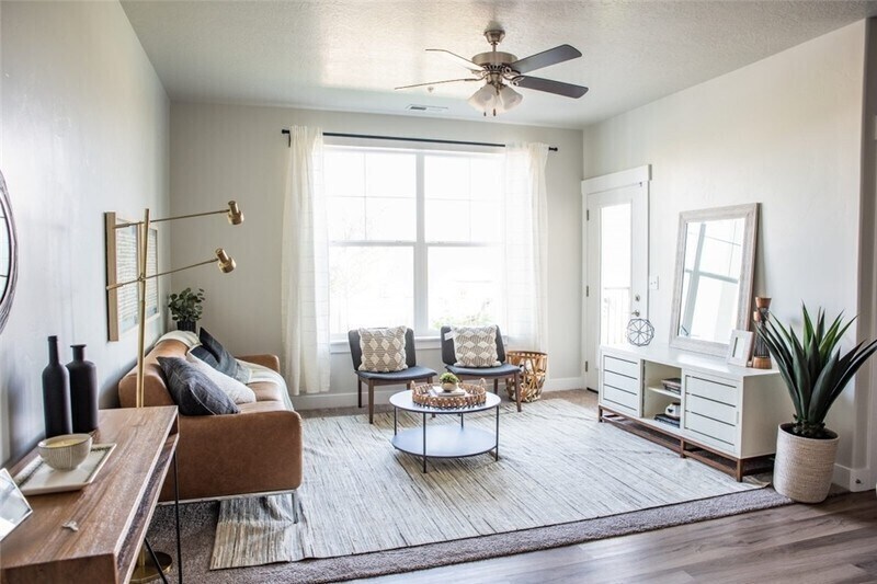 Building Photo - 1092 N Sawtooth Way