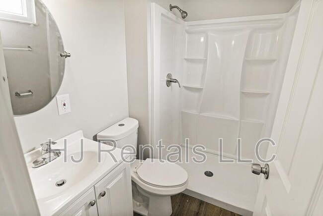 Building Photo - 650 Sherwood Dr