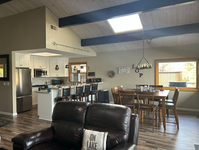 Building Photo - Don't Miss out on a Summer at the Lake.  Beautiful Fully Furnished Lake Front Home available MAY-...