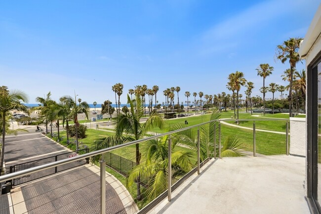 Building Photo - 43 Sea Colony Dr