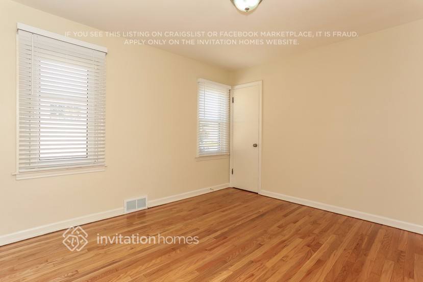 Building Photo - 9024 S Albany Ave