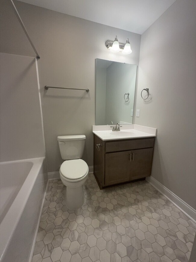 Building Photo - Two Bedroom Two and a half Bathroom Townhome located in Hubert!