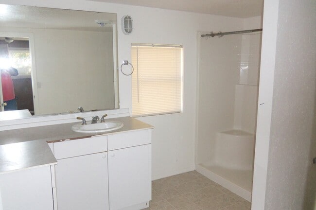 Building Photo - Special --1/2 off first months rent.