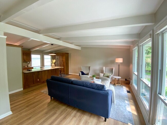 Building Photo - Charming 3 Bedroom Ranch in Heart of Upper Arlington