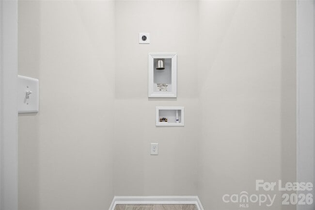 Building Photo - 5640 Kingspan Dr