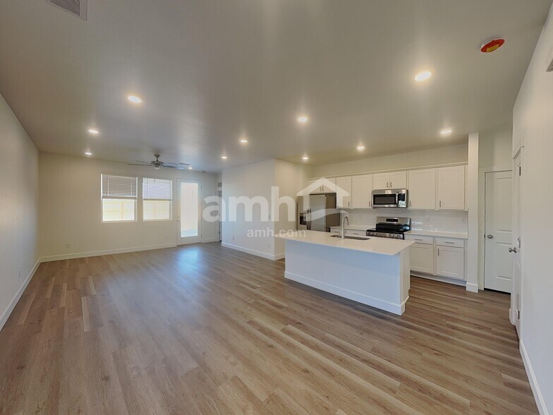 Building Photo - 13897 E 101st Ave