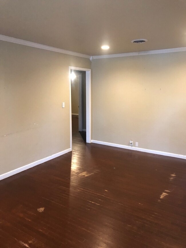 Building Photo - Cute 3Bedroom!!