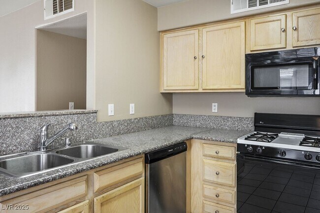 Building Photo - 3103 Key Largo Dr
