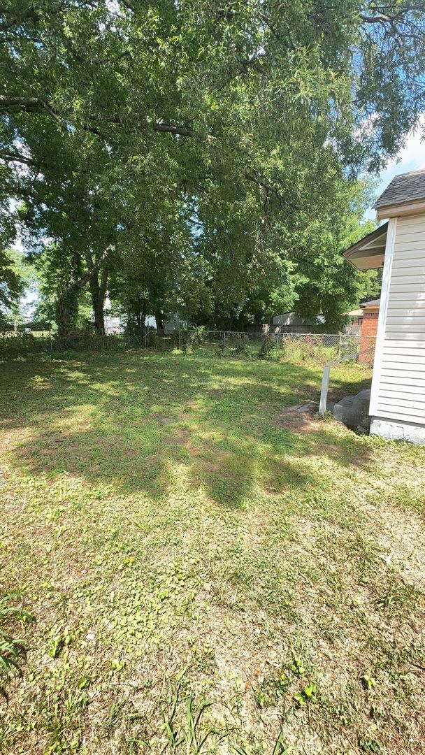 Building Photo - Charming 2 Bed / 1 Bath Home in East Memph...